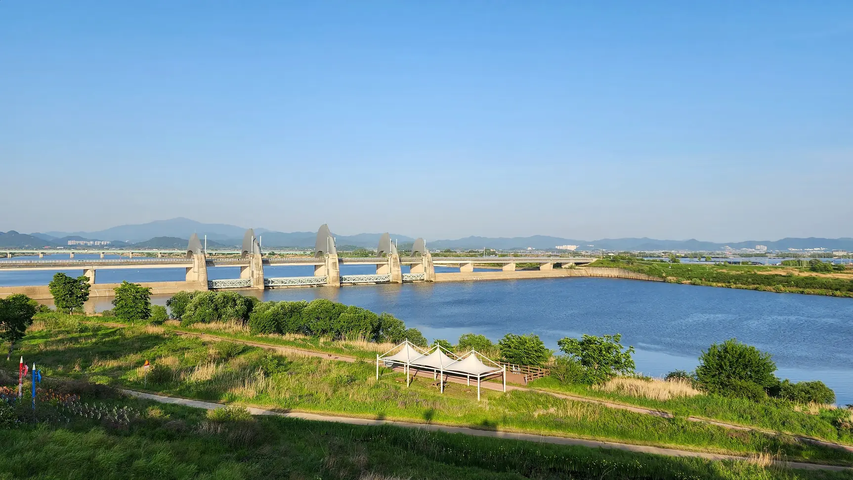 The weir at Seungchonbo seen across the water, its rice-grain towers standing over the river gates