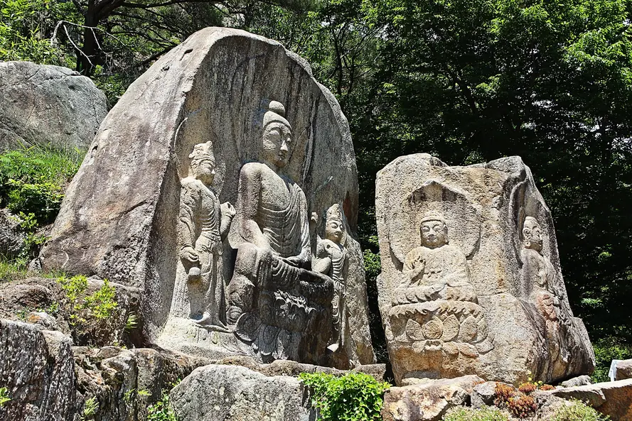 Rock-carved Buddha on the path up Gyeongju Namsan