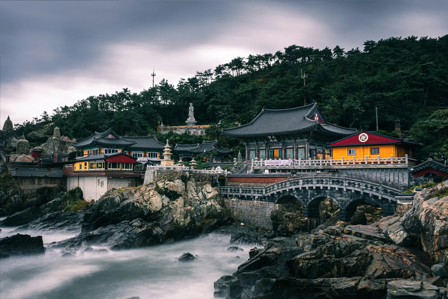 Temple halls on the rocks above the sea at Haedong Yonggungsa