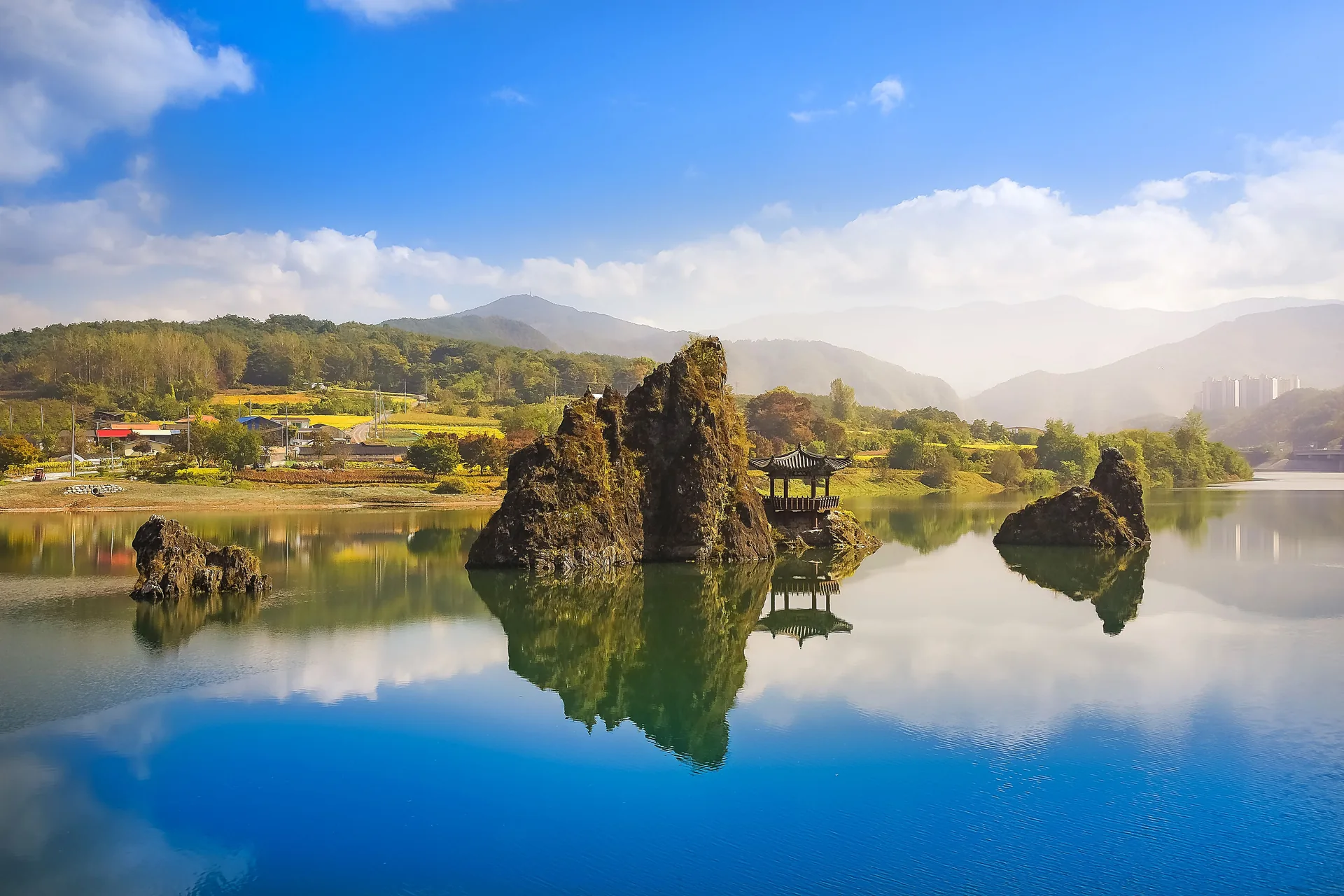 Three rock peaks and a small pavilion rising from the Namhan river at Dodamsambong