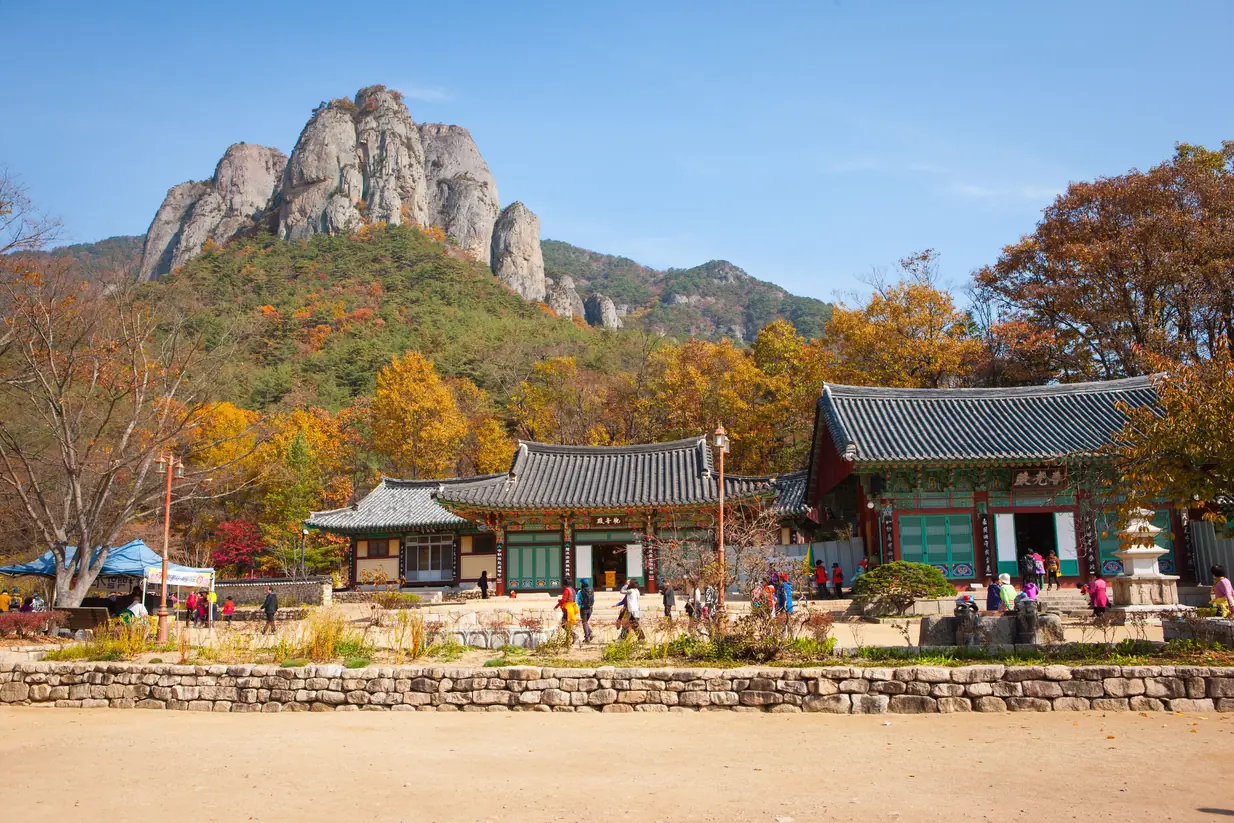 Rock peaks above the temple halls at Juwangsan