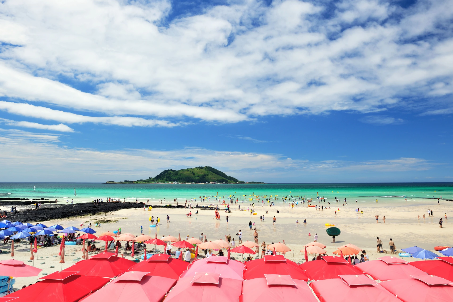 Pale sand and turquoise shallows at Hyeopjae with Biyangdo island offshore