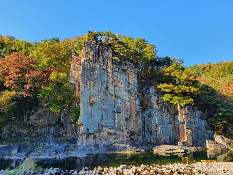 Inscriptions cut into the cliff face at Sainam